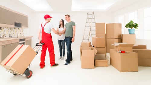 Residential moving van support for flats and apartments in Shoreditch